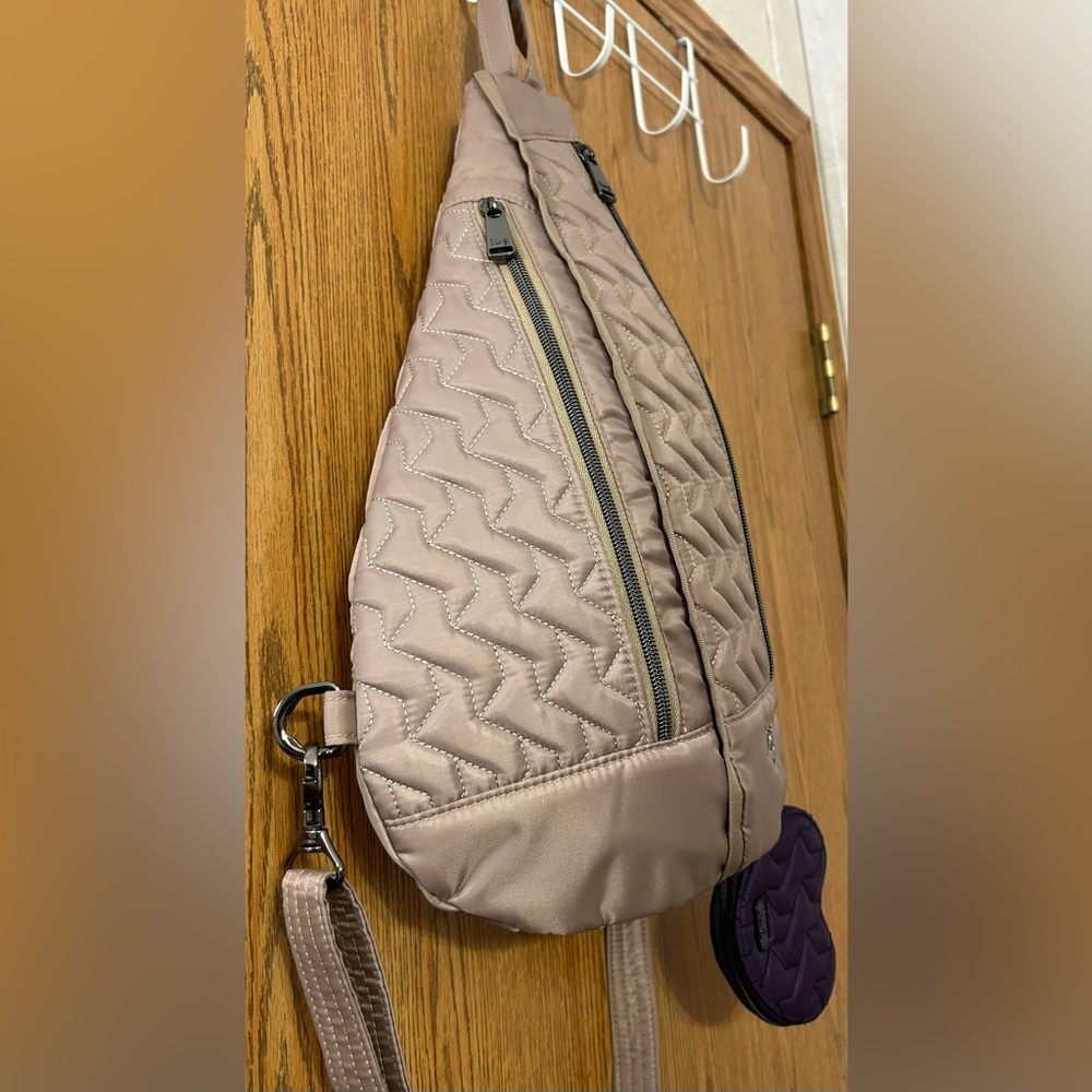 Lug Windsail Sling Bag w/ Purple Heart Shaped Pouch - Picture 3 of 11